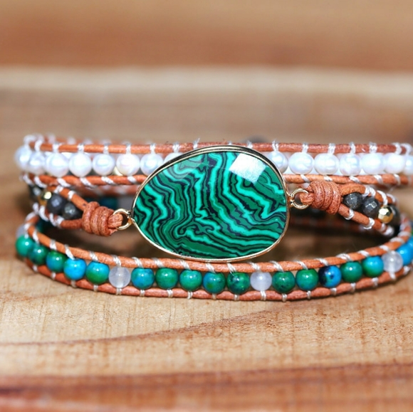 Handmade peacock green stone bohemian bracelet - Picture 2 of 4